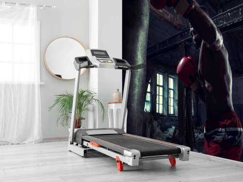 Vechtsport training in een donkere ruimte