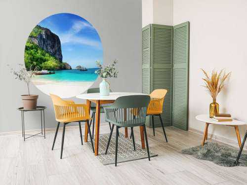Strand op het Poda eiland in Thailand
