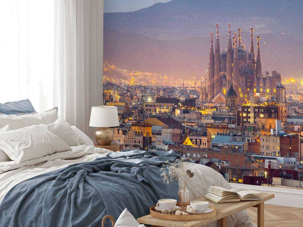 Barcelona met de Sagrada Familia in de avond